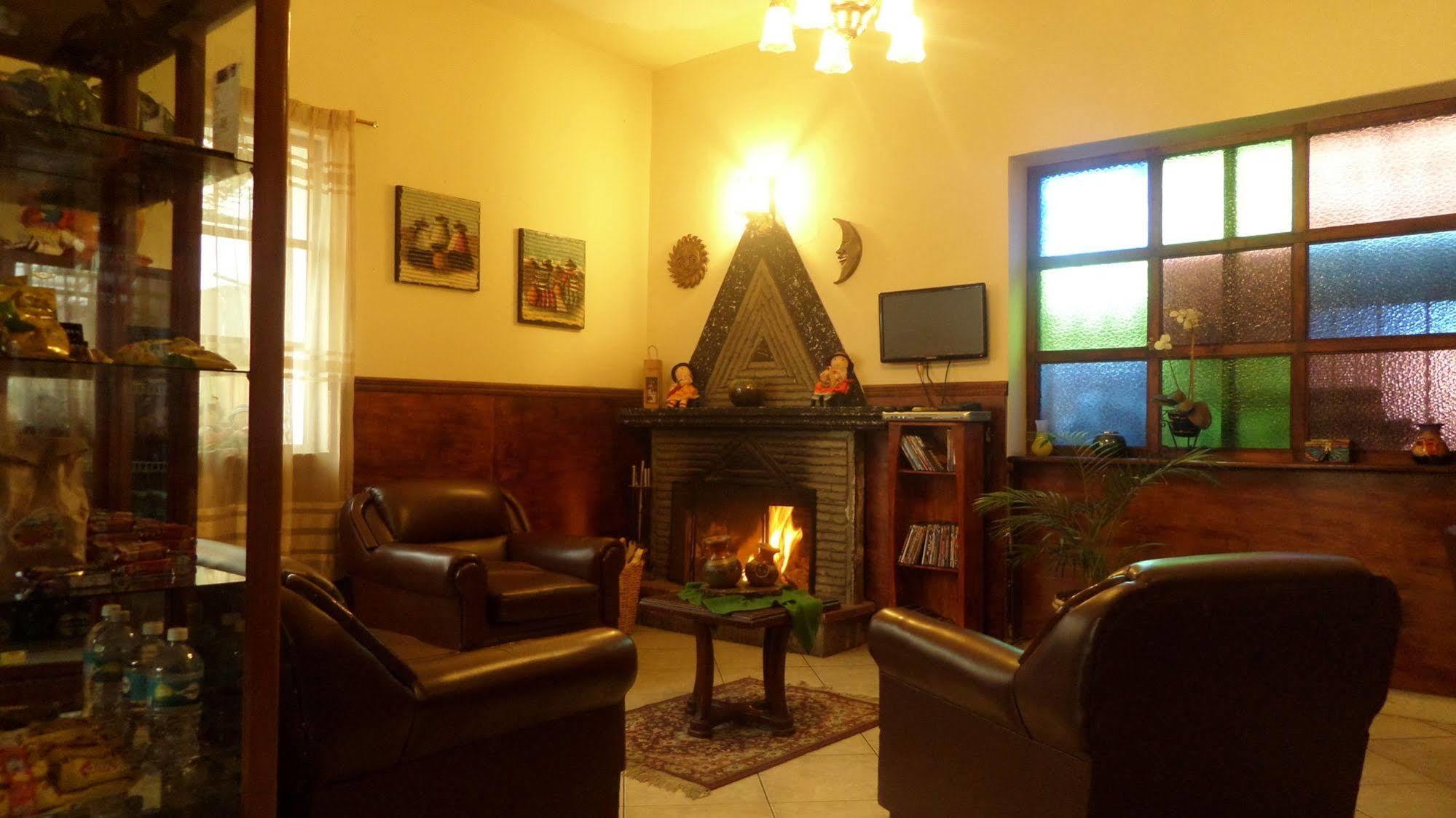 Jhomana Guesthouse Quito Ngoại thất bức ảnh